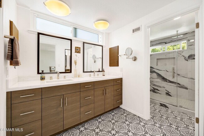 Building Photo - 5315 Cangas Dr
