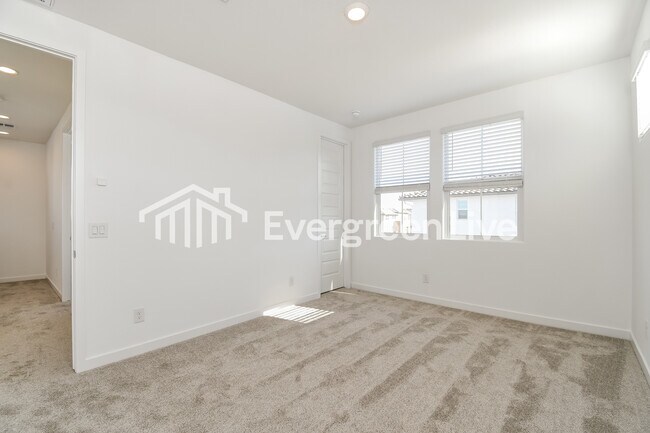 Building Photo - 10127 E Ulysses Ave