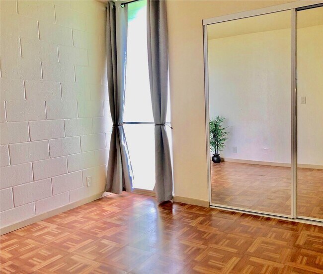 Building Photo - Renovated 2 bedroom in Whitmore Village