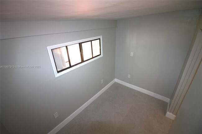 Building Photo - 11031 SW 43rd St