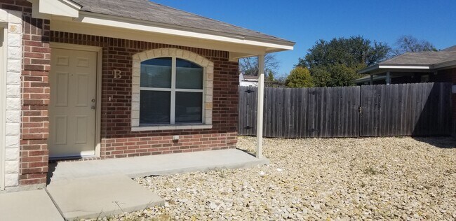 Welcome Home - 215 Ryan Cir