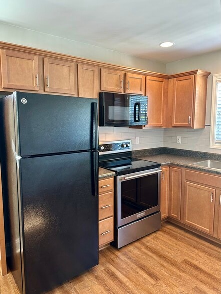 Energy efficient appliances, tiled backsplash - 2312-A Belle Ave NE