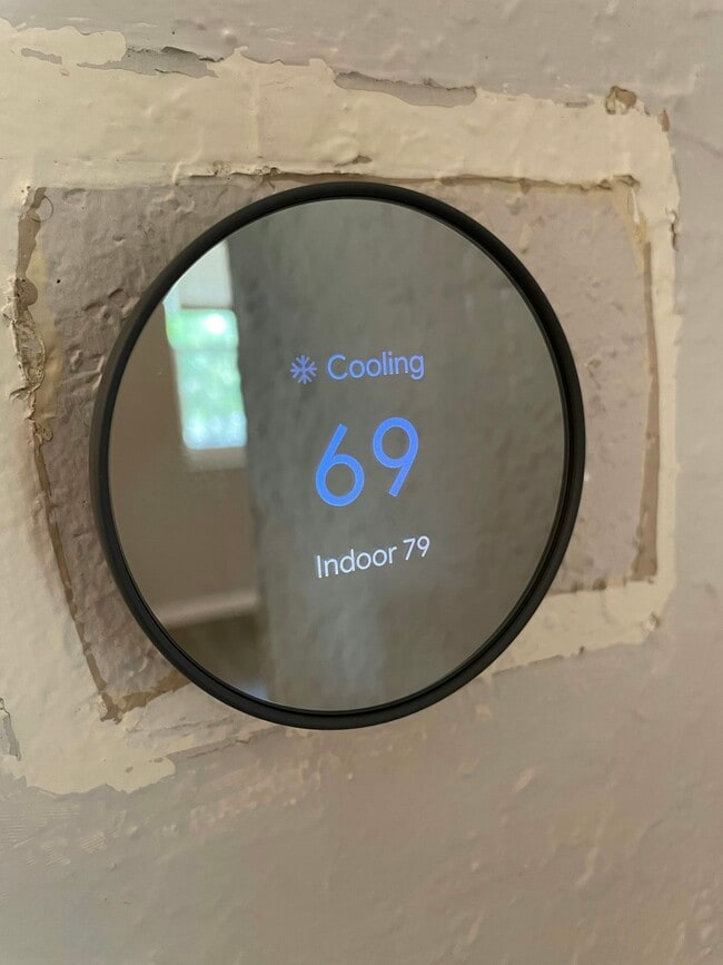 Building Photo - 1575 W 19th St