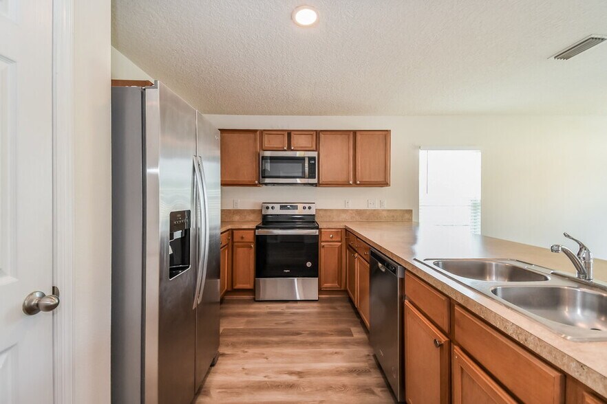Building Photo - 7573 Sunnydale Ln