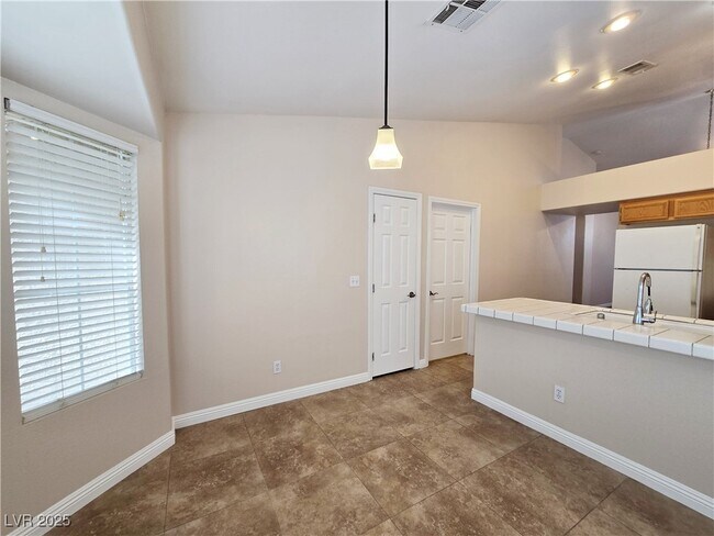 Building Photo - 1825 Lyell Canyon Ln