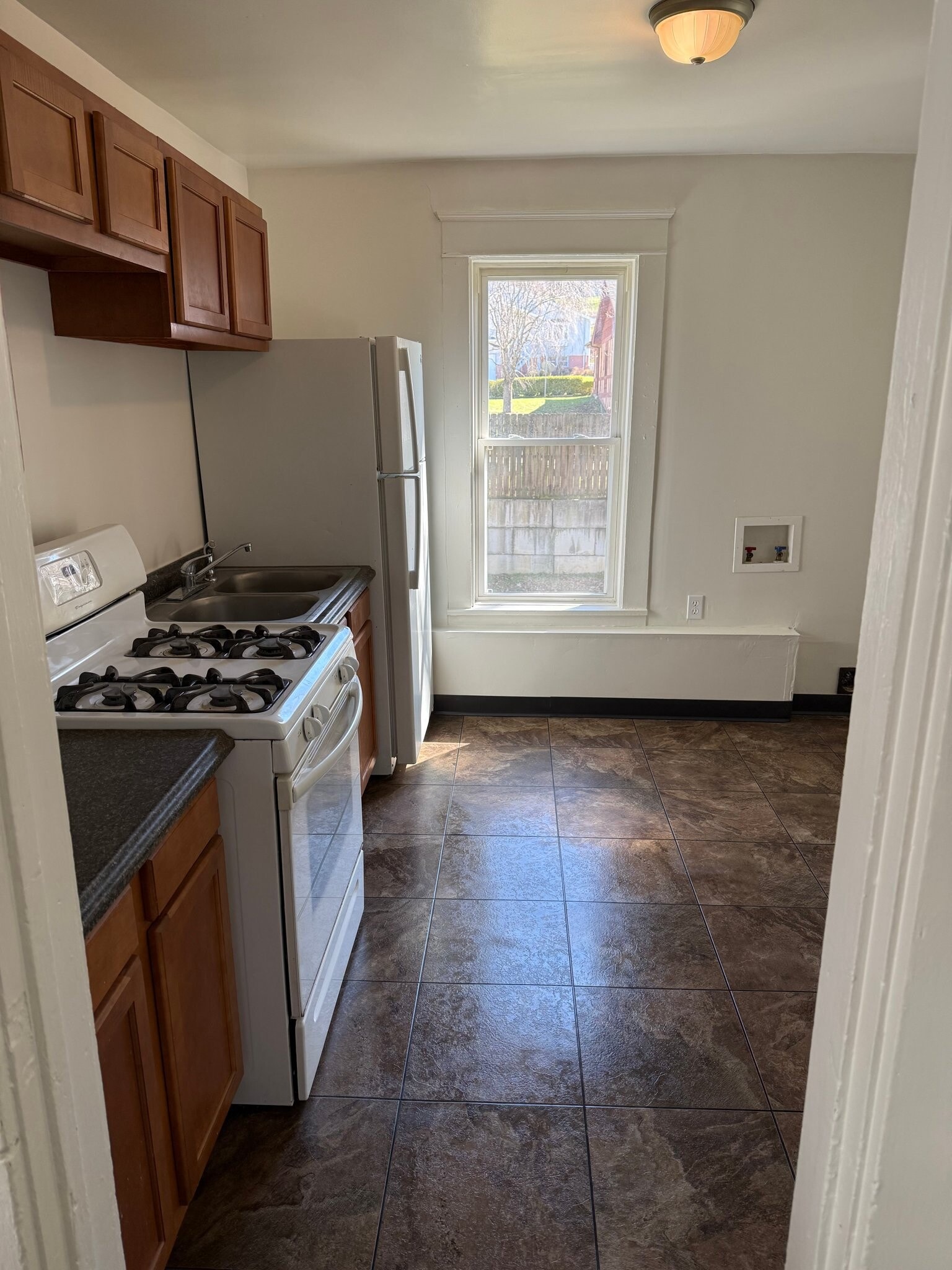 Building Photo - 100 Brook St