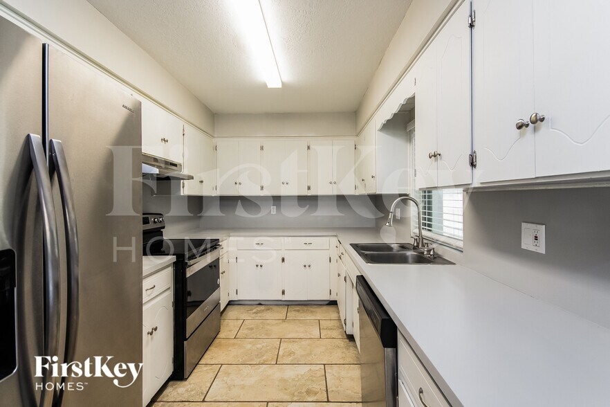 Building Photo - 815 Lake Elbert Ct