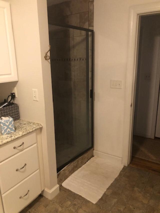 Master Bath - 549 Woodview Dr