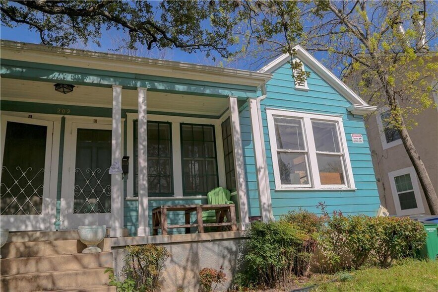 Building Photo - 202 E 31st St