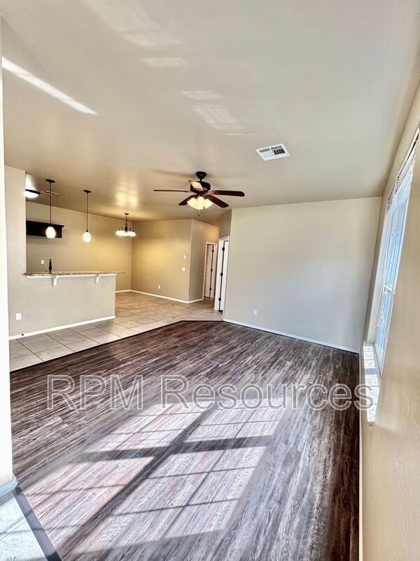 Building Photo - 151 Bison Ct Way