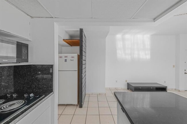 Building Photo - 1960 Marseille Dr