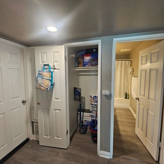 Building Photo - Roommate Wanted – One Bedroom Available | 10x11 | 3BR/2BA Condo in Vista ~ $1,300/month