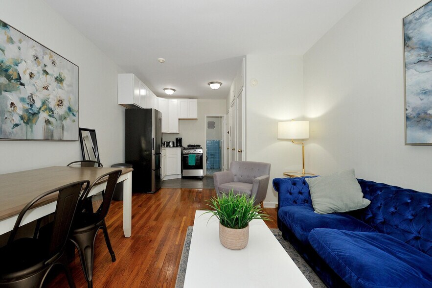 Building Photo - 35 E 77th St