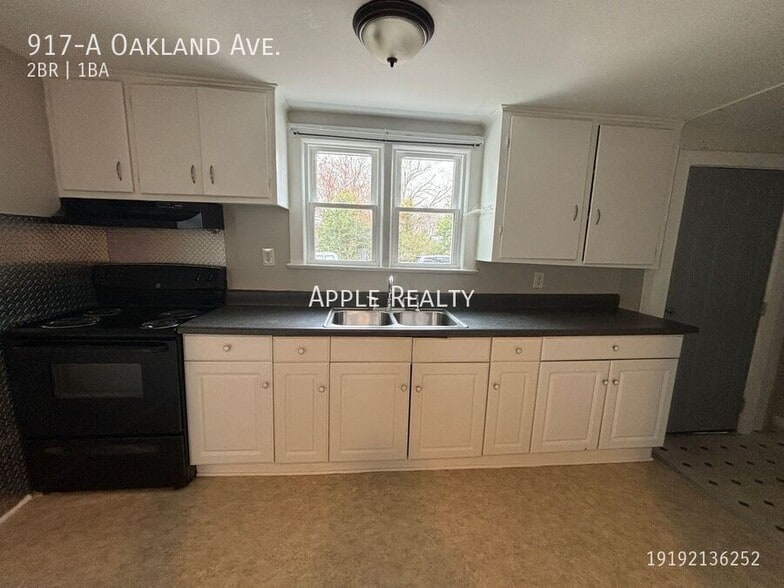 Building Photo - 917 Oakland Ave