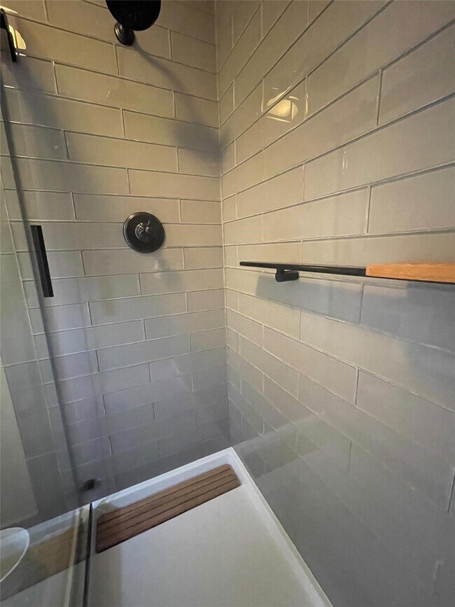 Building Photo - 9602 Top Gallant Ct
