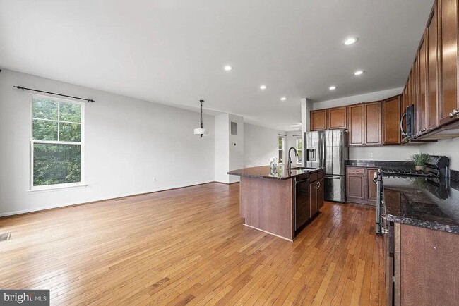 Building Photo - 11901 Benton Lake Rd