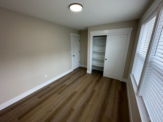 Building Photo - 616