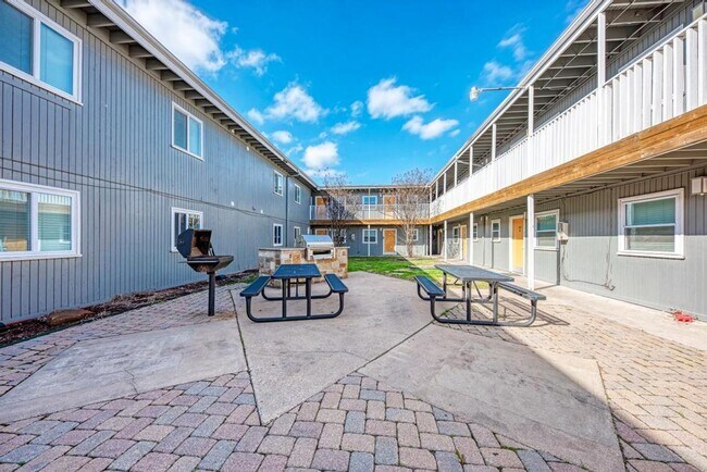 Building Photo - Amazing 1 bedroom off Manor rd.  Central Austin at its finest