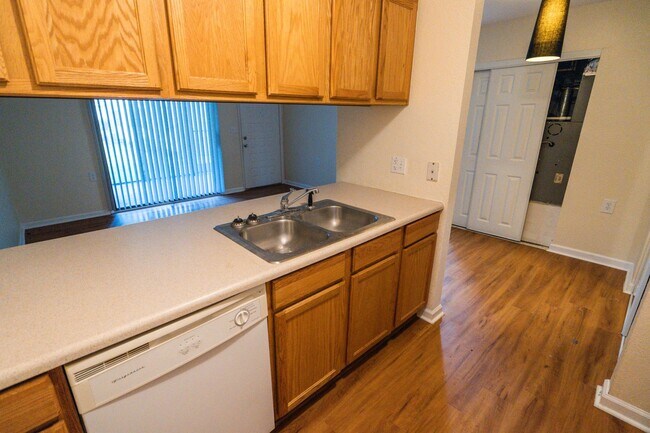 Building Photo - Cute 2 Bed 1 Bath condo in Mystic Woods