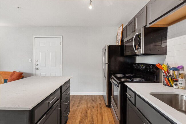 Building Photo - 8054 Exchange Dr