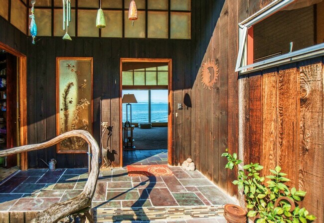 Building Photo - 4905-B Southwest Othello Street-SI ID1271726P