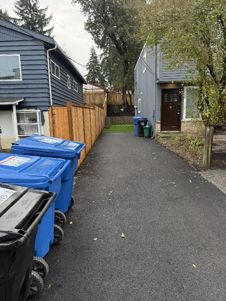 Building Photo - 14330 Stone Ave N