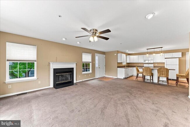 Building Photo - 347 Huntington Ct