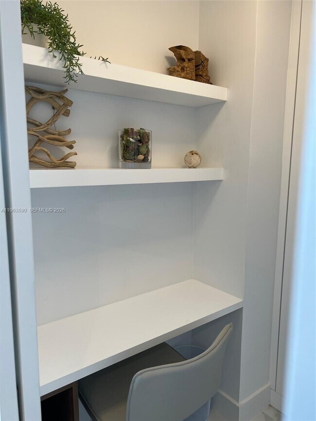 Building Photo - 100 Lincoln Rd