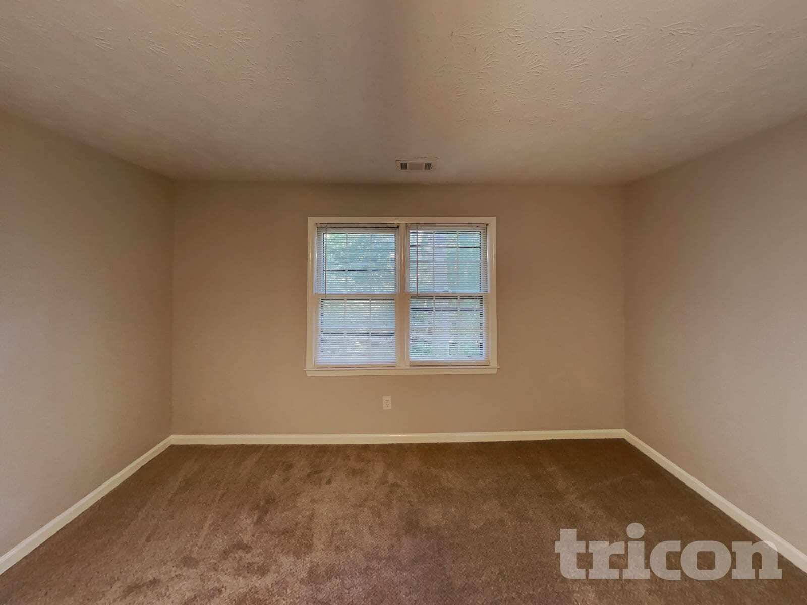 Building Photo - 1496 Oak Springs Dr