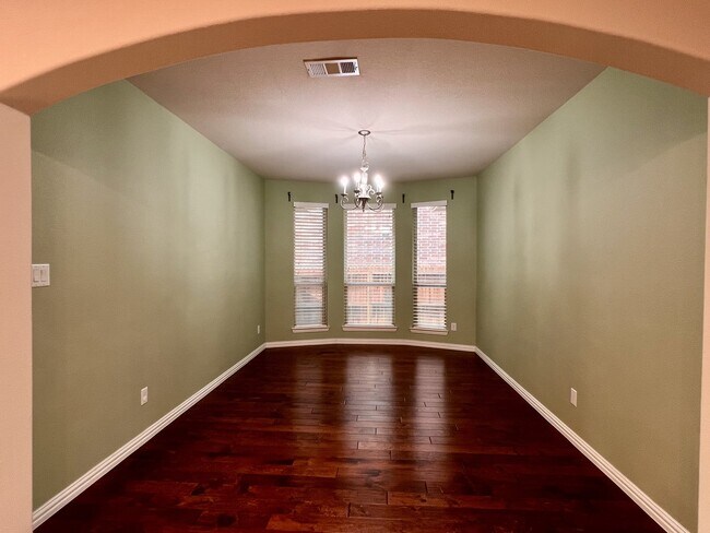 Building Photo - 2104 Indigo Dr