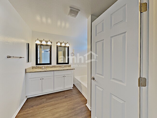 Building Photo - 10525 W Hughes Dr