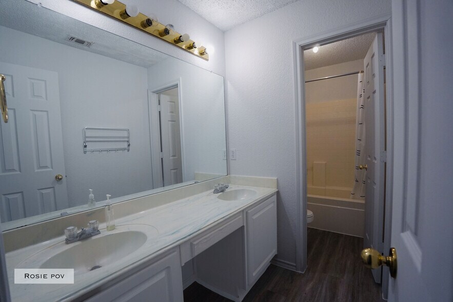 Secondary Full Bathroom - 10319 Little Valley Rd