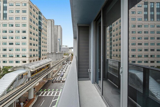 Building Photo - 121 NE 5th St