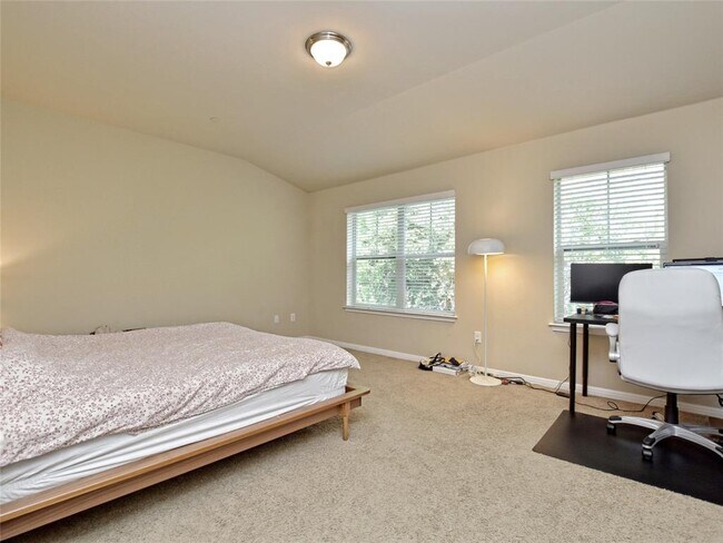 Building Photo - 516 E Slaughter Ln