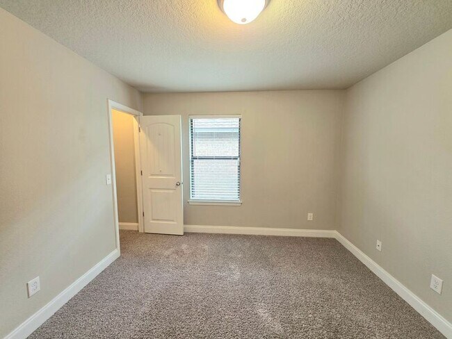 Building Photo - 4992 Makenna Cir