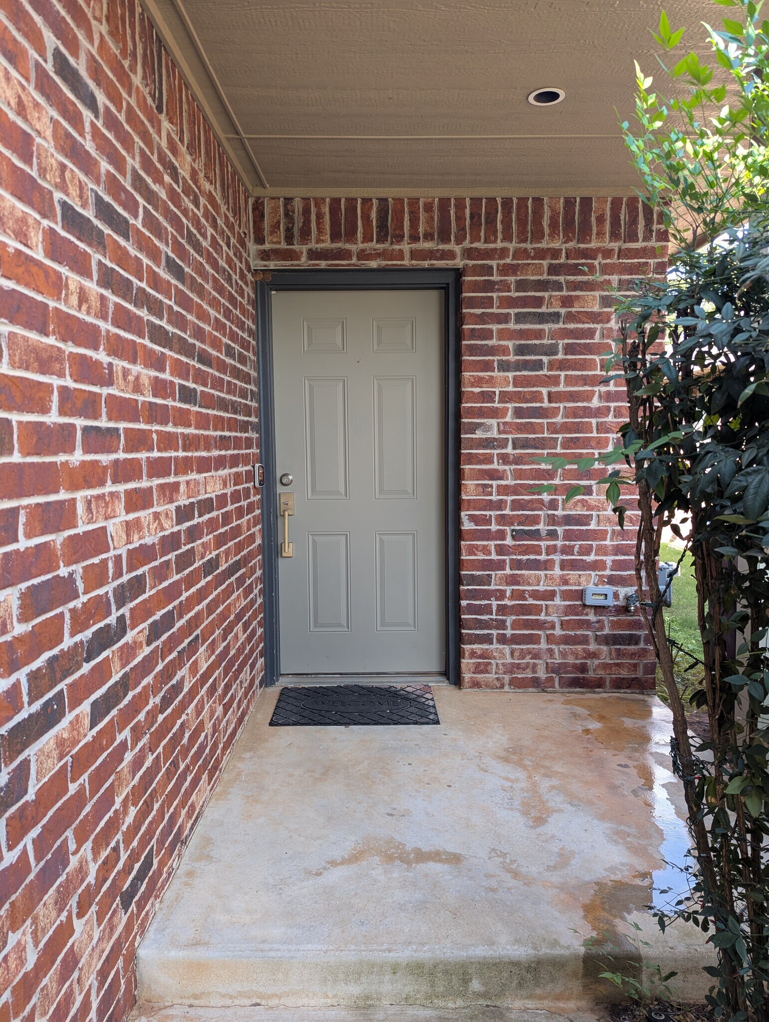 Front entrance - 13715 Oxford Dr