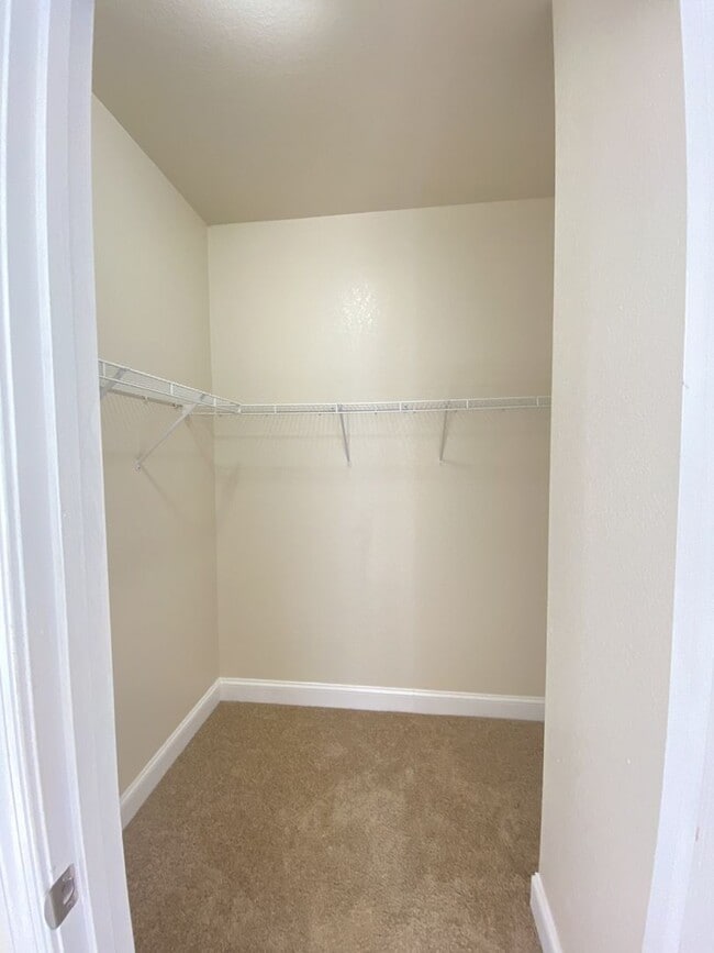 Building Photo - Broad Creek