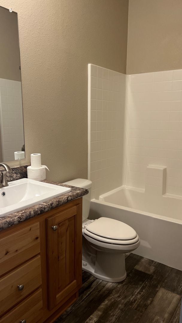 Building Photo - Newer Manufactured home  Paradise Location, 2 bed 2 bath, with office