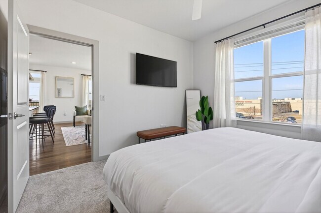 Building Photo - 1301 Leah Ave