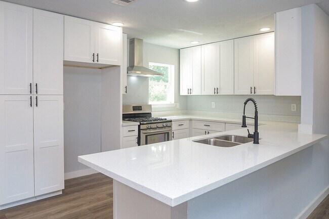Building Photo - 9230 Lanewood Dr