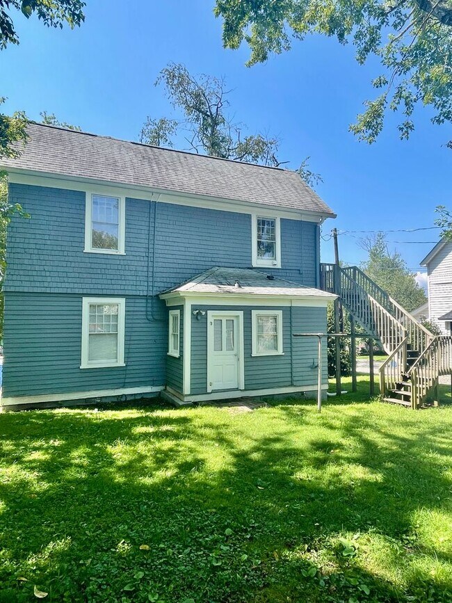 Building Photo - Spacious 3 Bed/2 Bath Home Minutes from Do...