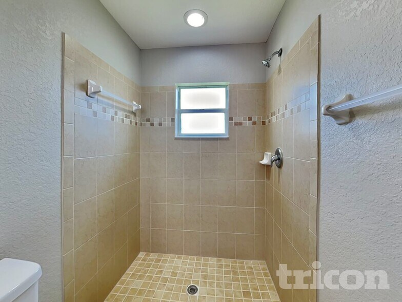 Building Photo - 921 Kingfisher Dr