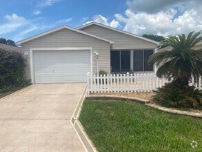 Building Photo - Lovely and Spacious Unfurnished, 2 + 2 Pat...