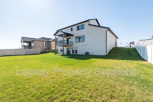 Building Photo - 527 Flint Dr