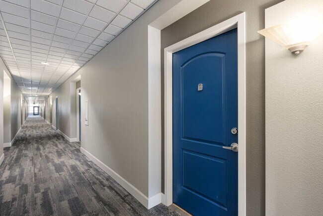 Building Photo - 618 NW 12th Ave