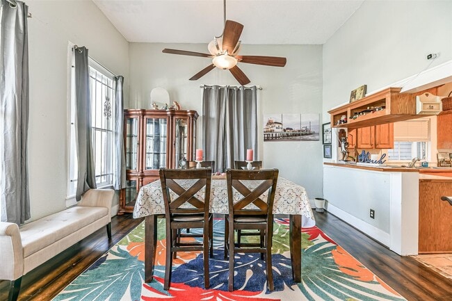 Building Photo - 1421 Winnie St