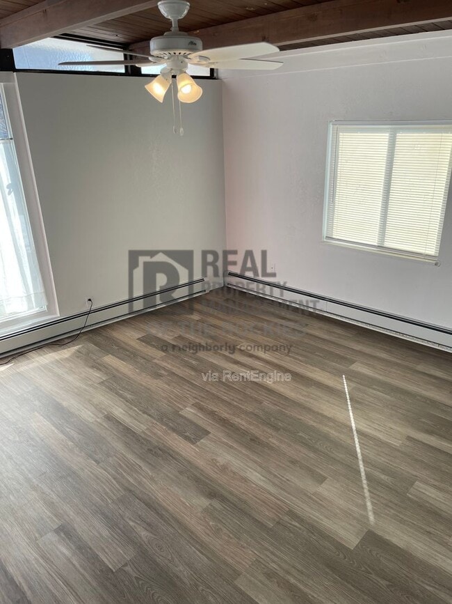 Building Photo - 833 30th Ave Ct