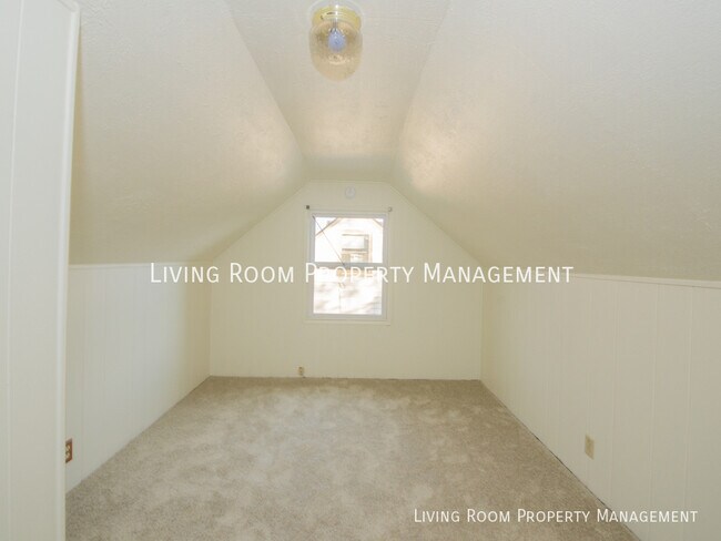 Building Photo - 3740 SE Tibbetts St