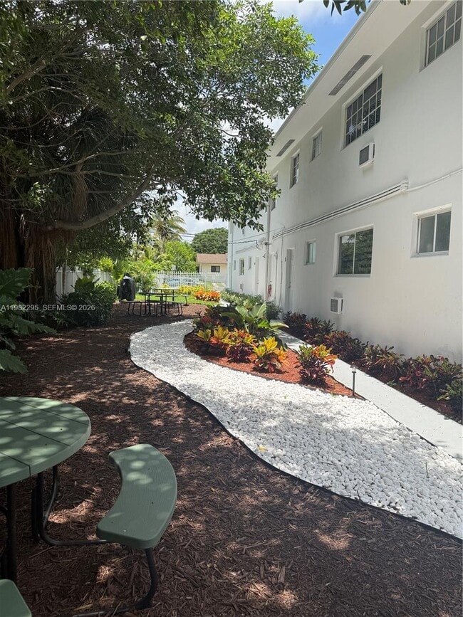 Building Photo - 1300 NE 110th St