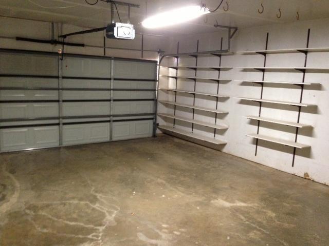 Building Photo - 2240 Shady Meadow Dr